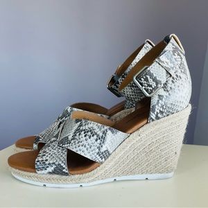 NWT Treasure & Bond Snake Skin Espadrille Wedge Sandal